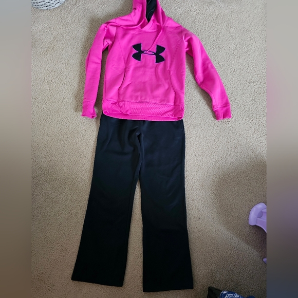 Under Armour Outfit - Picture 1 of 6